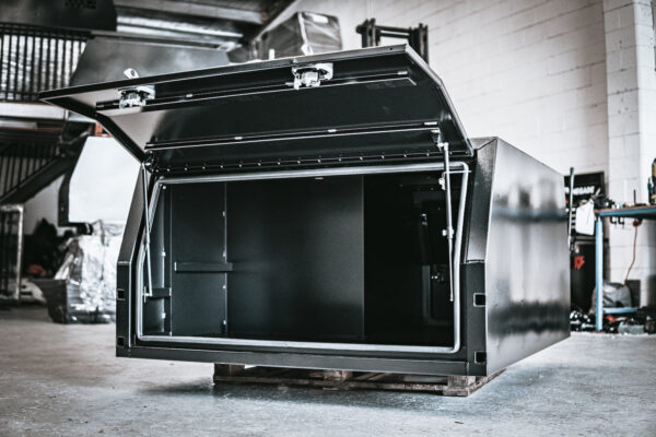 1600mm aluminium black canopy 3 door