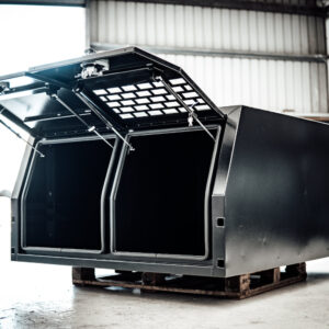 1600mm aluminium black canopy 3 door