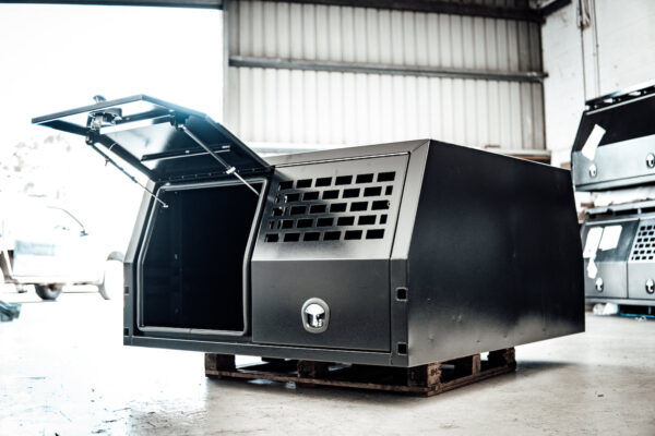 1600mm aluminium black canopy 3 door