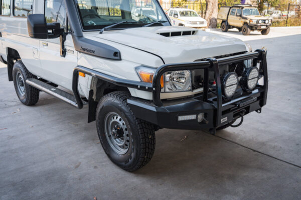 jungle 4x4 bull bar toyota landcruiser troop carrier