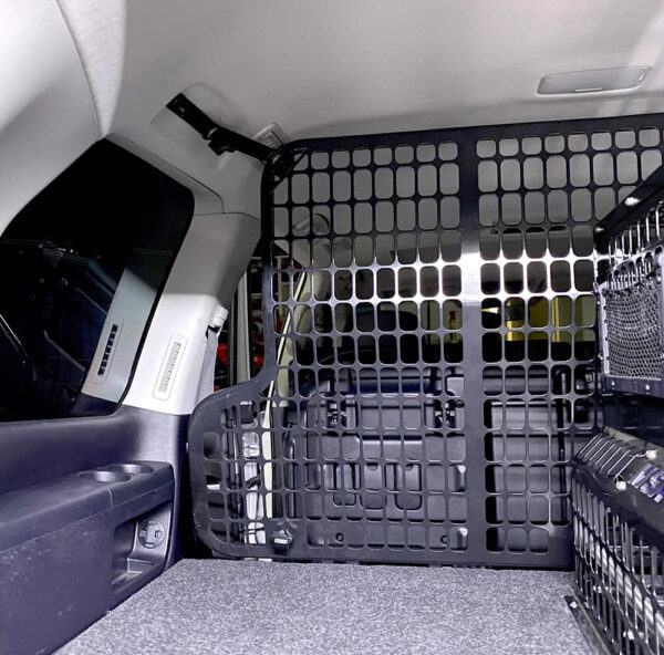 toyota landcruiser 200 series cargo barrier 31002
