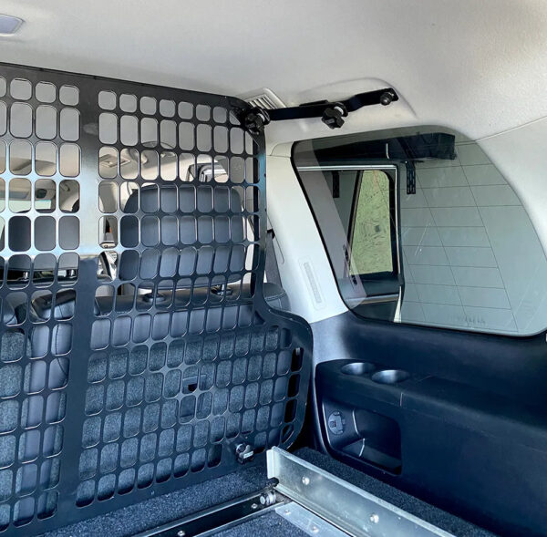toyota landcruiser 200 series cargo barrier 31002