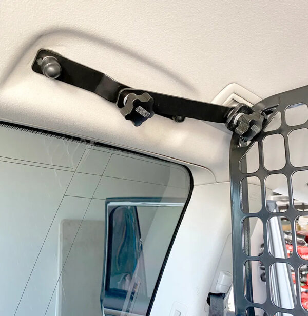 toyota landcruiser 200 series cargo barrier 31002
